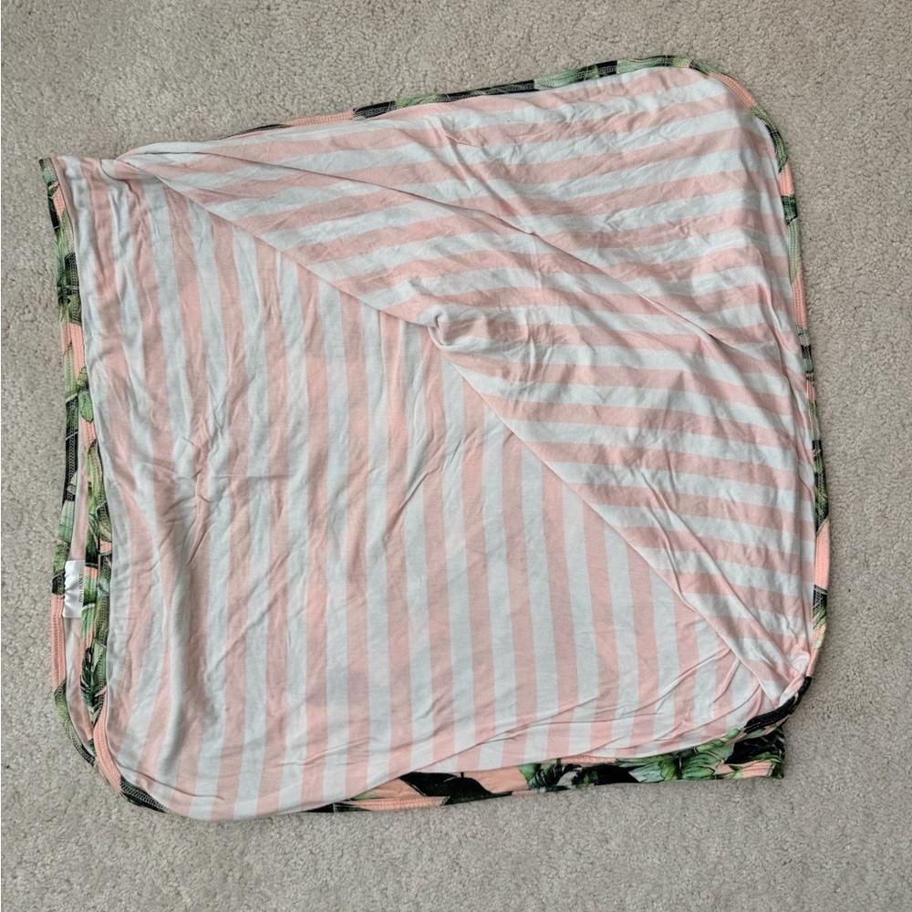 Posh Peanut Double Layered “Tiffany” print 40”x40”Classic Patoo - Picture 5 of 6
